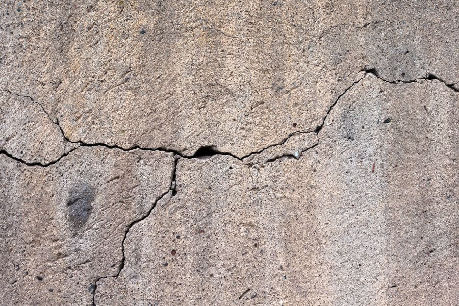 Cracks in wall