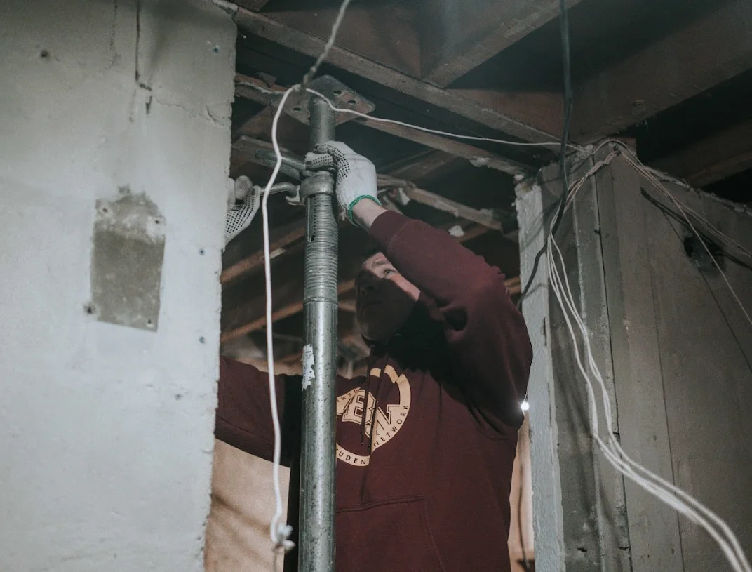 metal underpinning metal underpinning