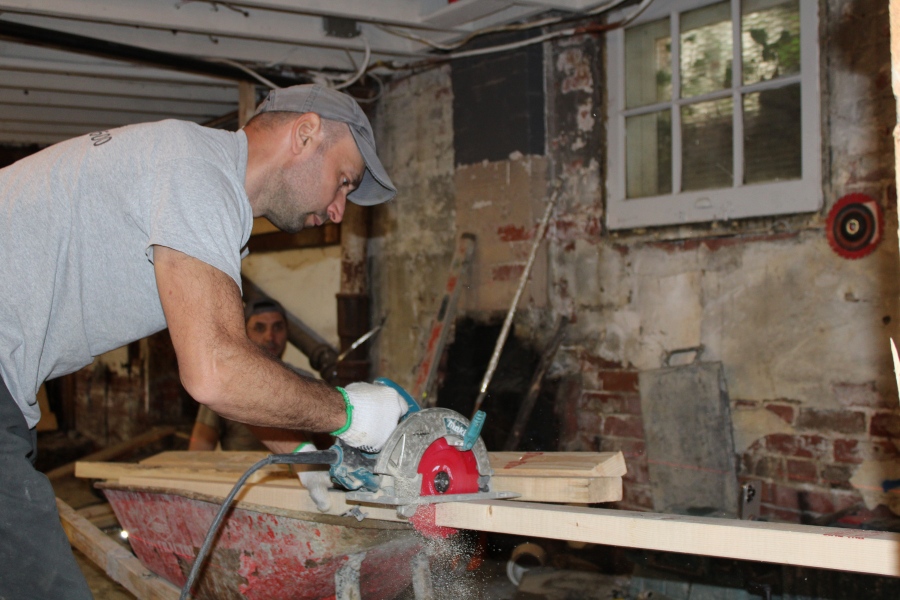 underpinning basement digging crew